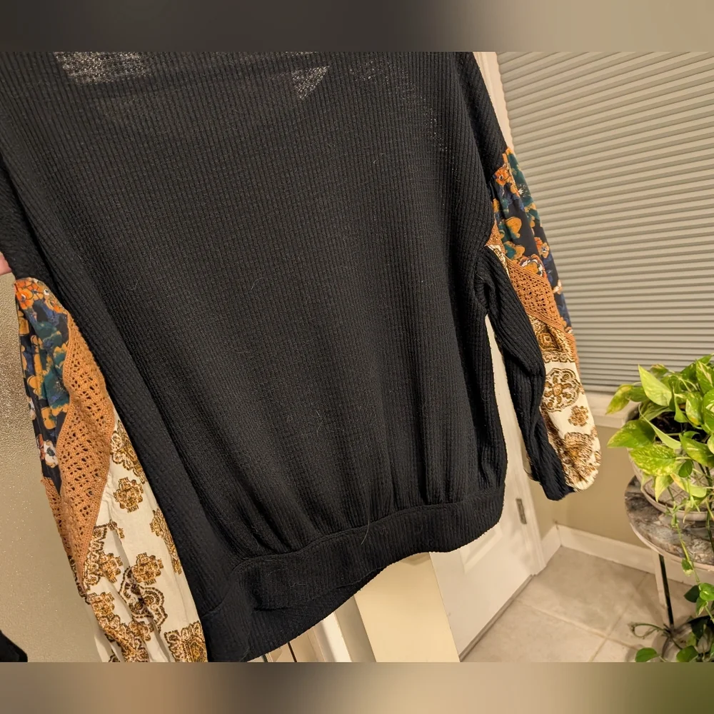 Free People Black Blouse with Gold Embroidery Size M - Picture 5 of 6